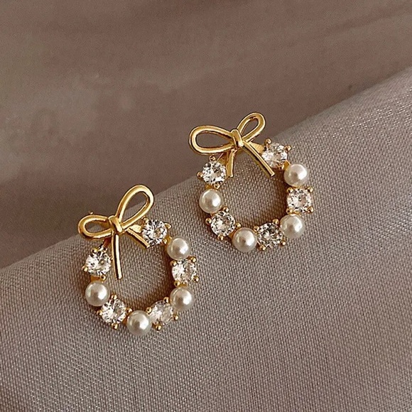 🆕New Gold plated Crystal & Pearl Cute Bow Stud Earrings - Picture 1 of 5